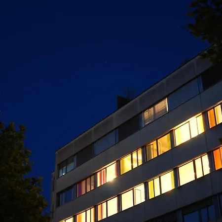 77 Auberge de jeunesse *
