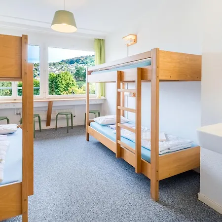 شباب 77 بيرن بيت شباب