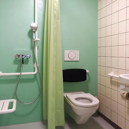 Hostel 77
